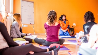 How to lead a yoga class_Indu Arora
